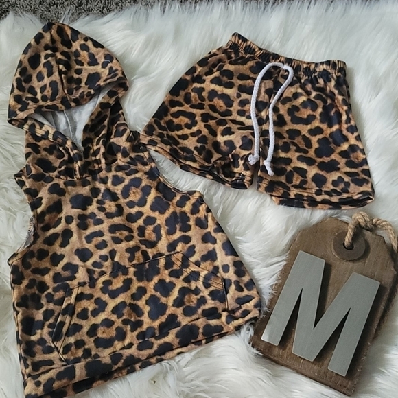 Leopard print sleeveless hoodie and shorts NWOT - Picture 2 of 10
